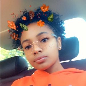 Meet your Posher, Zakiya